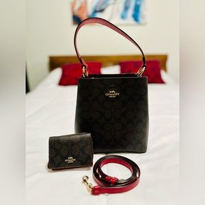 Coach Cross Body / Regular Side Purse / Hand Purse (with matching wallet)